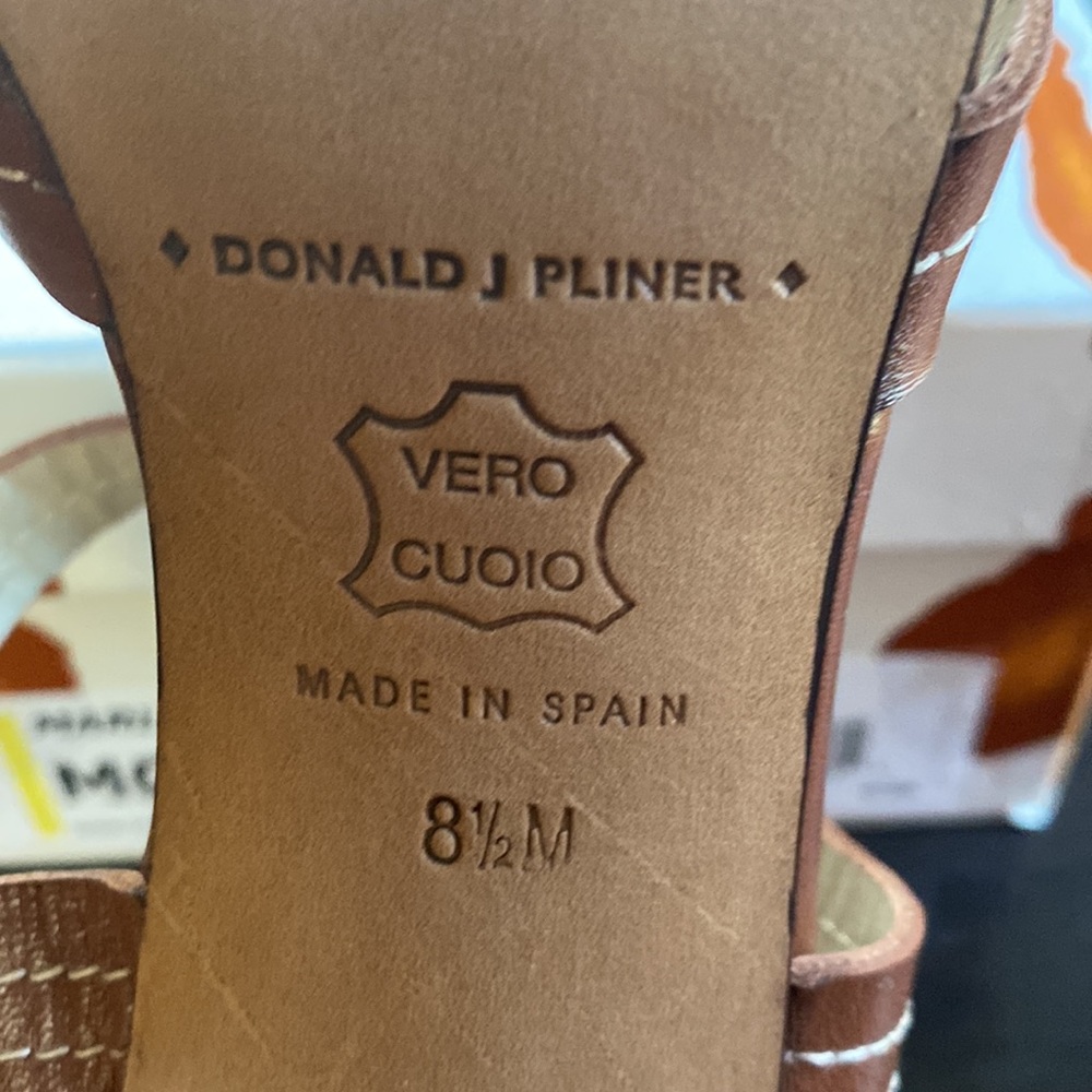 Donald J Pliner size 8.5 heels - Picture 4 of 9